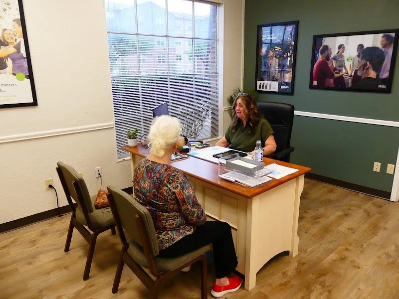 Dr. Joy Hooter consulting with a patient at Hooter Hearing